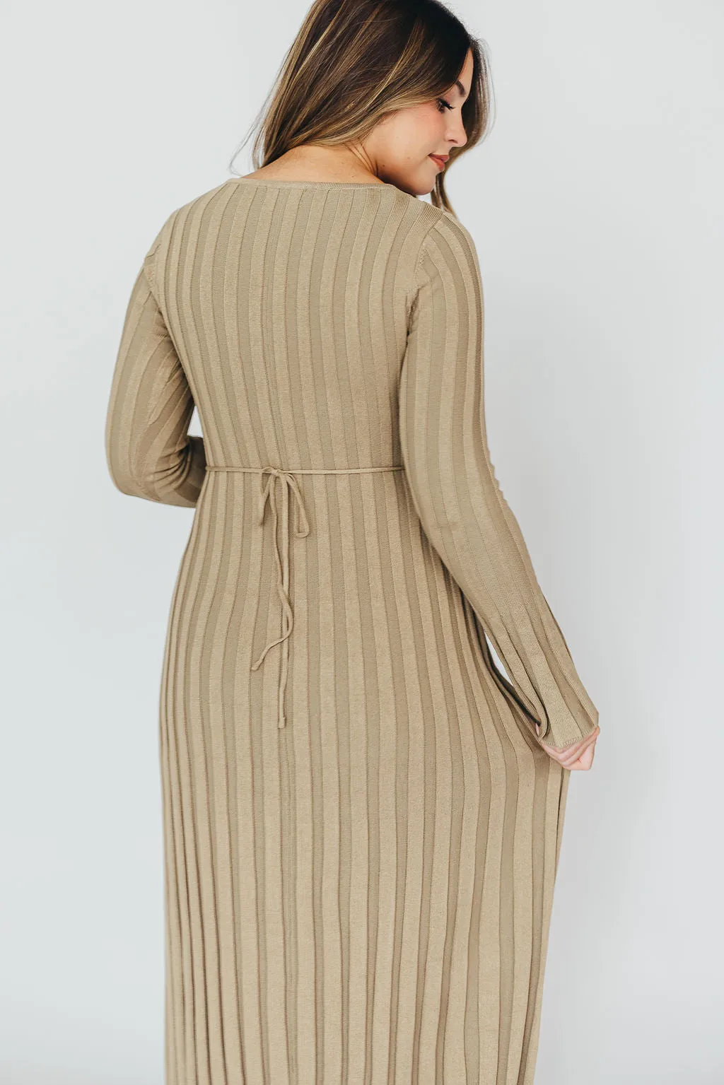 Hadley Long Sleeve V-Neck Knit Maxi Dress in Dune