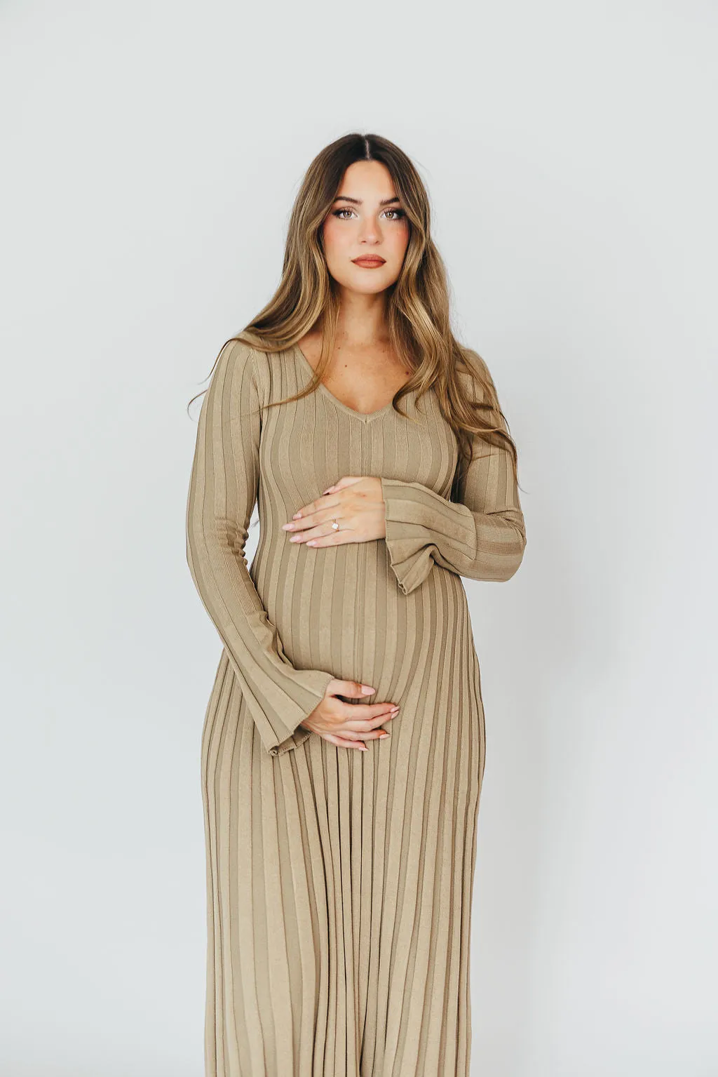 Hadley Long Sleeve V-Neck Knit Maxi Dress in Dune