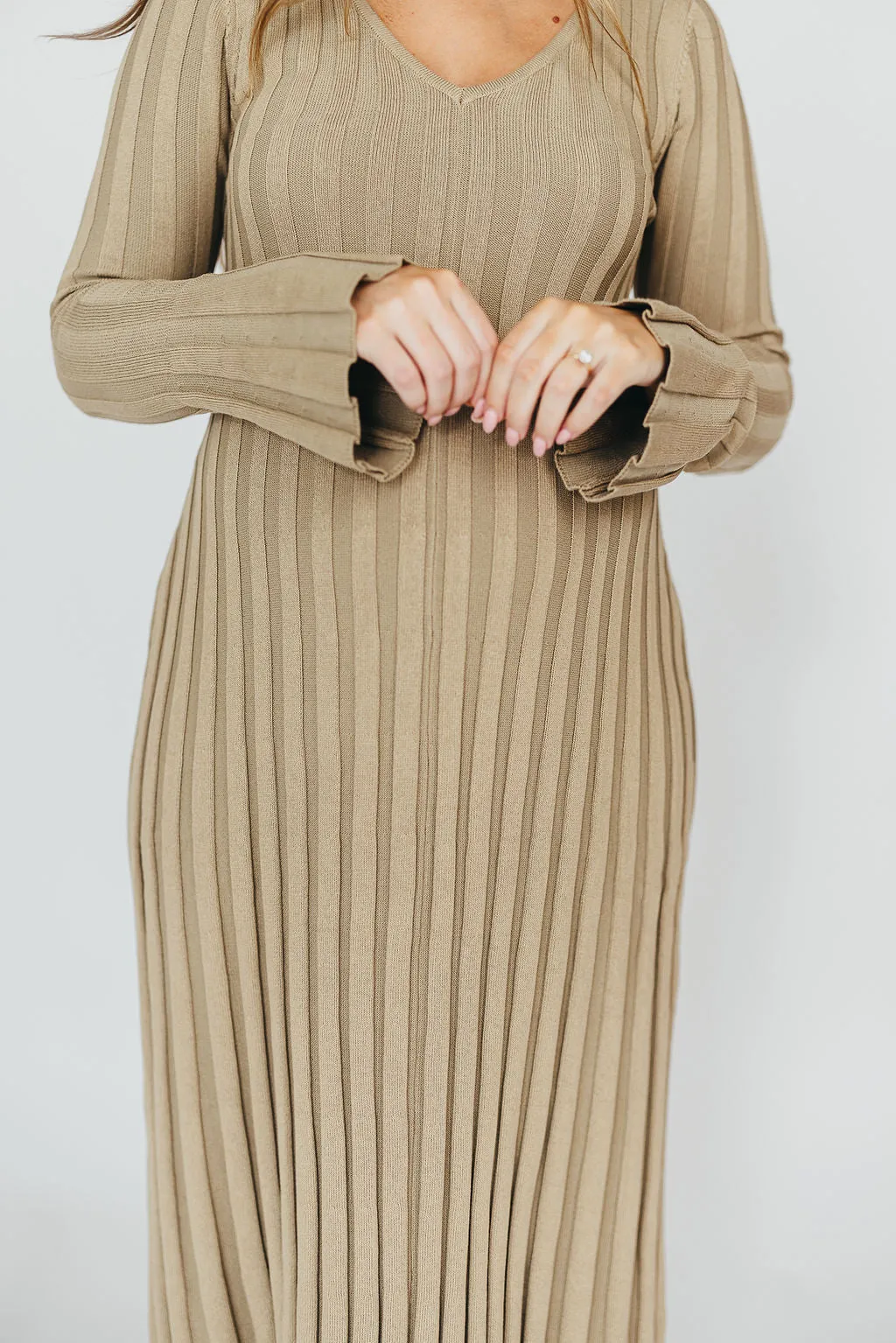 Hadley Long Sleeve V-Neck Knit Maxi Dress in Dune