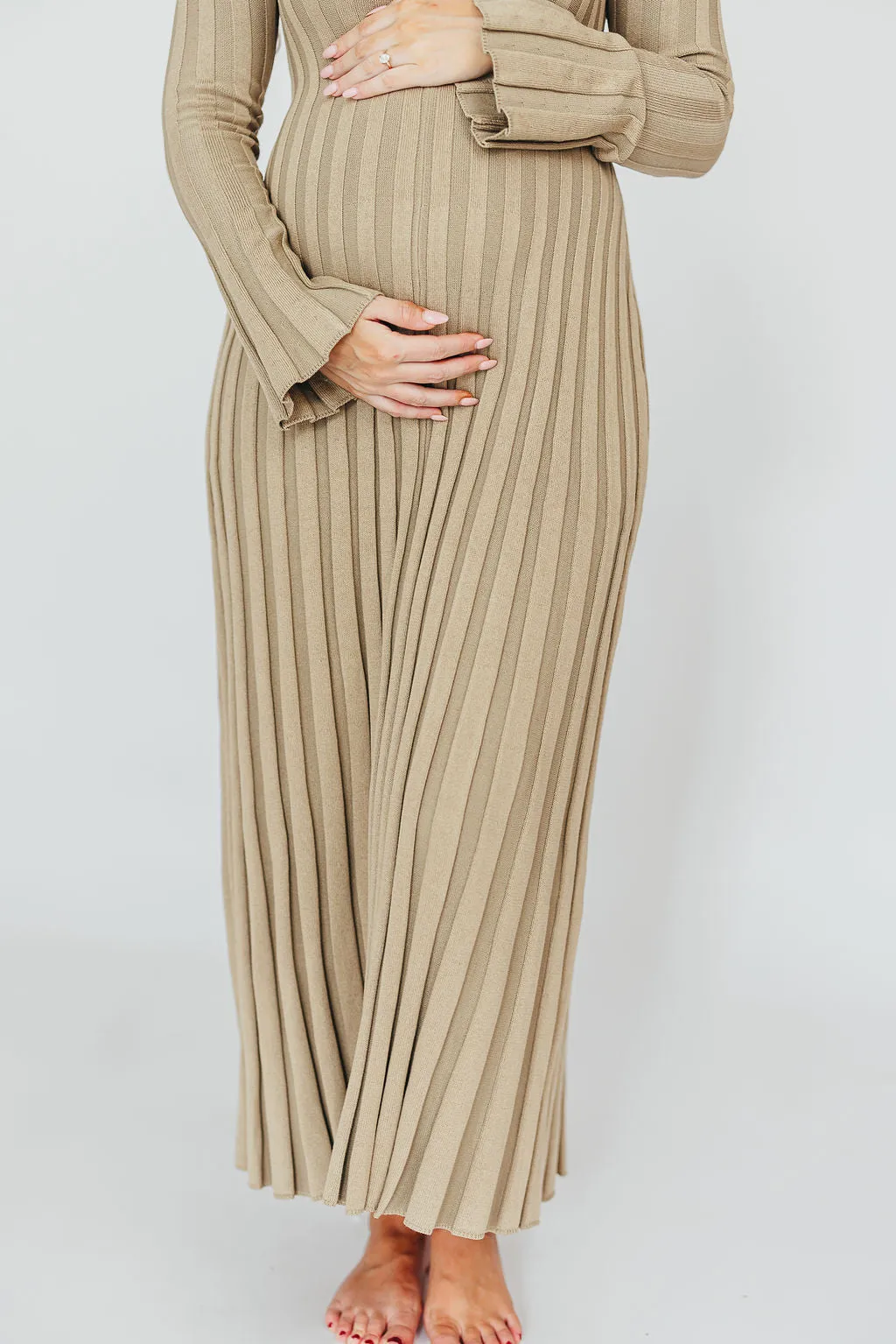 Hadley Long Sleeve V-Neck Knit Maxi Dress in Dune