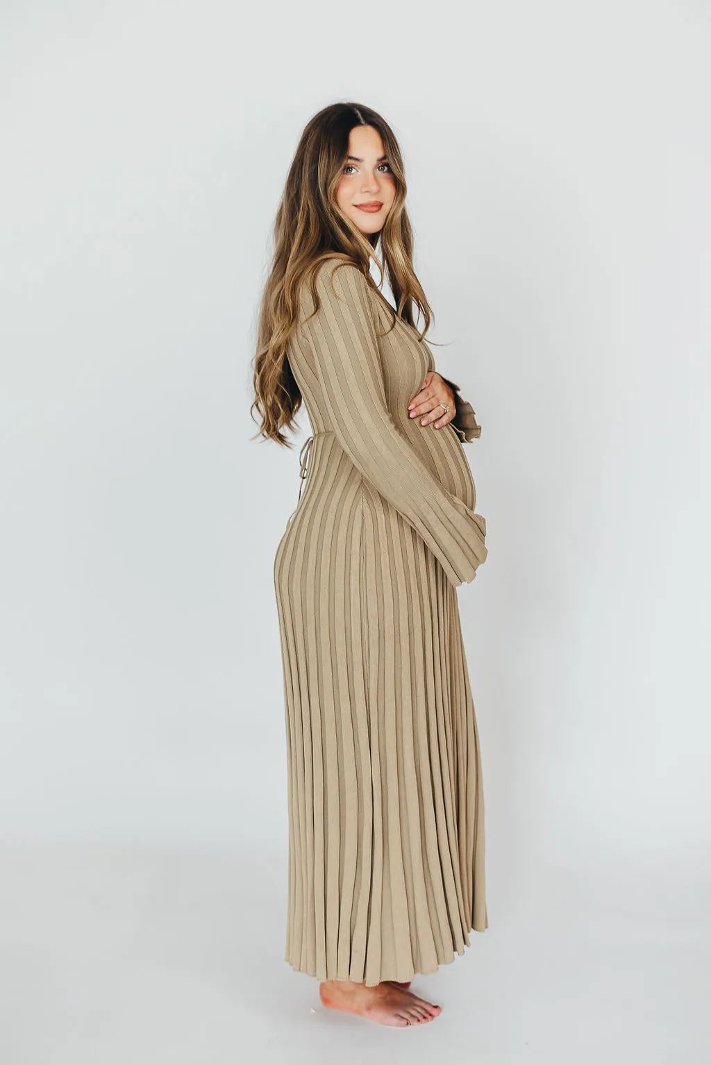 Hadley Long Sleeve V-Neck Knit Maxi Dress in Dune