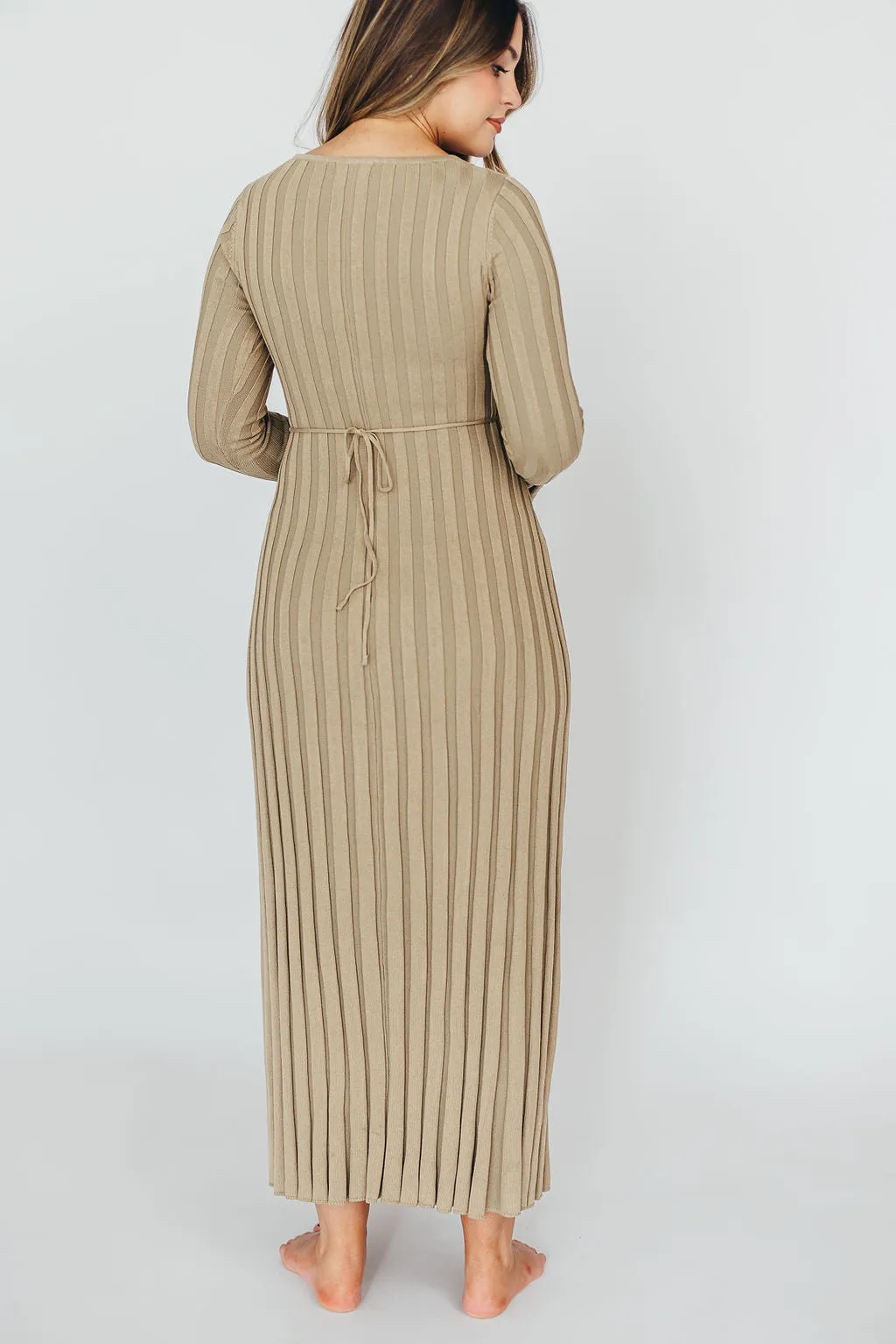 Hadley Long Sleeve V-Neck Knit Maxi Dress in Dune